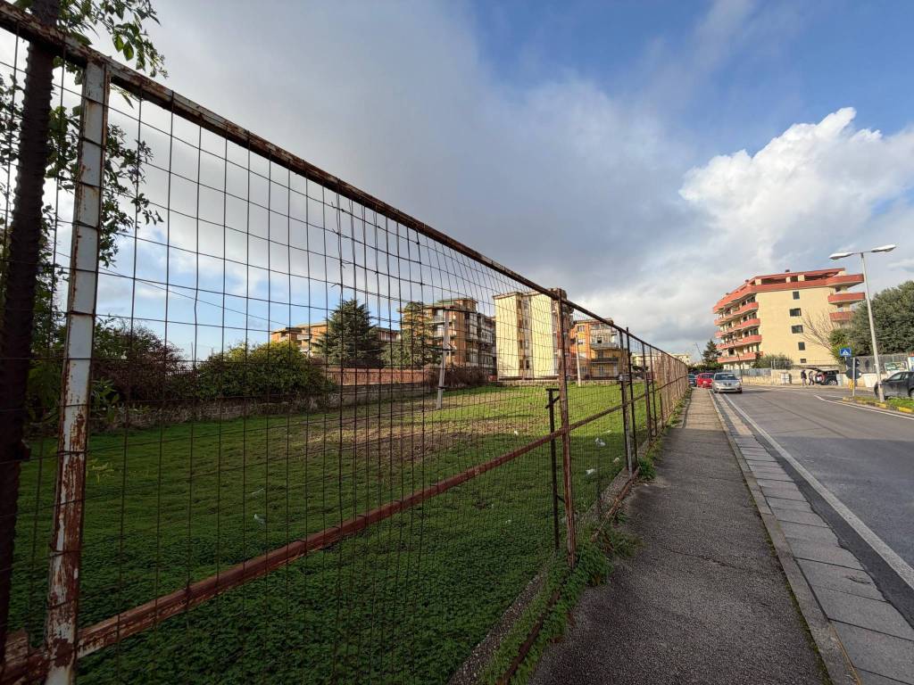 Terreno a Maddaloni in Via Orazio De Carlucci - Foto 3