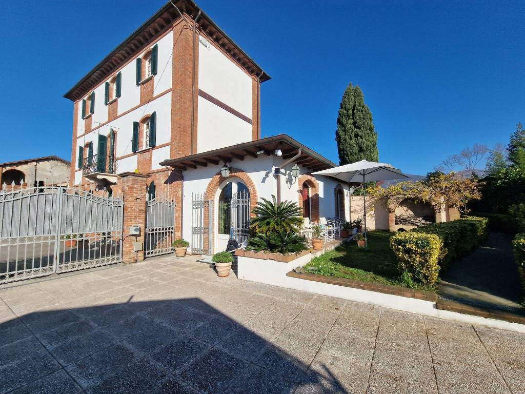 Villa a Castelnuovo magra in Via Aurelia, 134 - Foto 5
