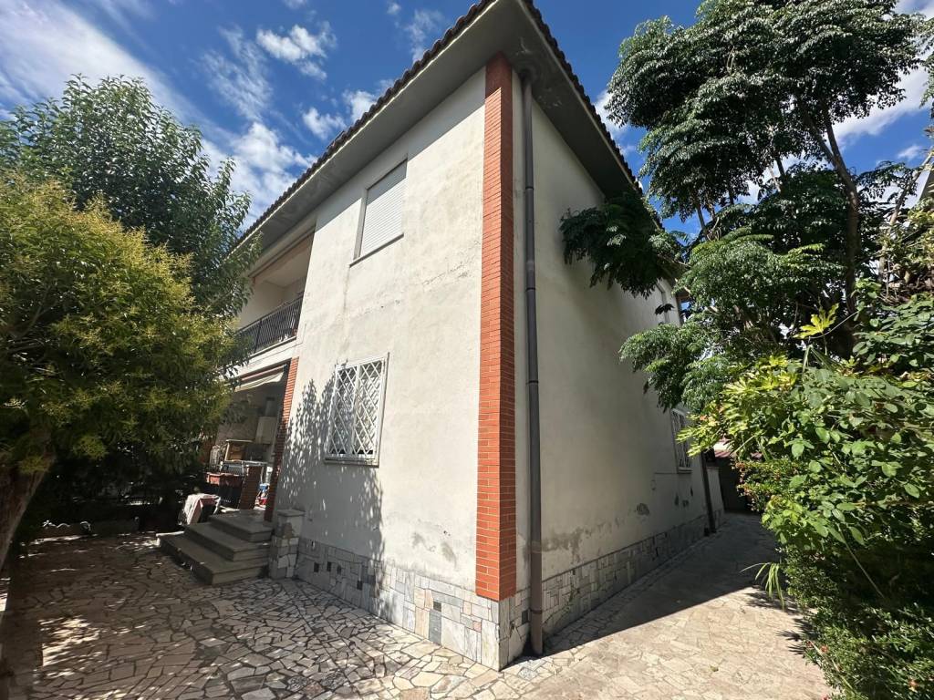 Appartamento a Ciampino in Via Umberto Maddalena - Foto 3