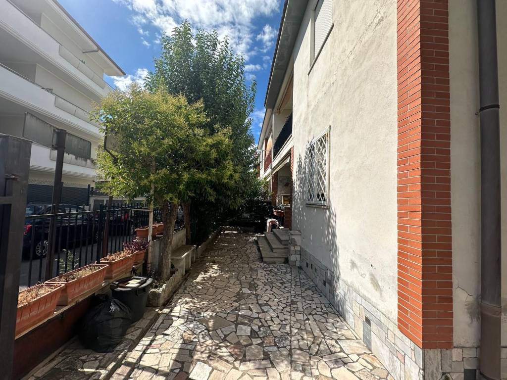 Appartamento a Ciampino in Via Umberto Maddalena - Foto 4
