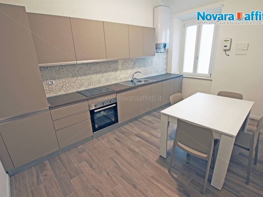 Appartamento a Novara in Piazza Giuseppe Garibaldi - Foto 5