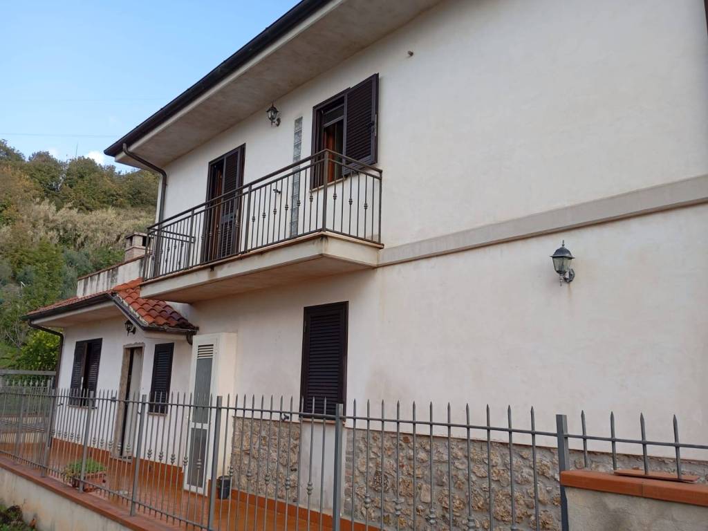 Villa a Minturno in Via Antonio Sebastiani, 178 - Foto 2