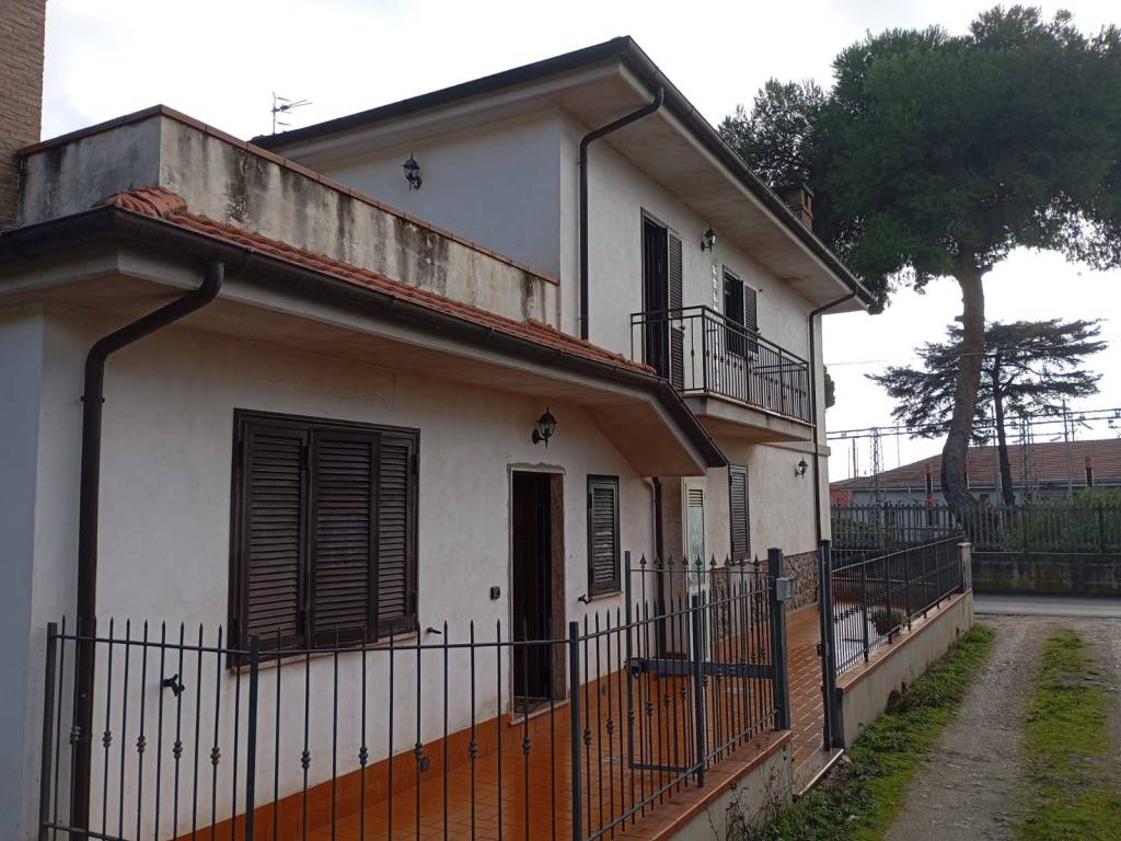 Villa a Minturno in Via Antonio Sebastiani, 178 - Foto 3