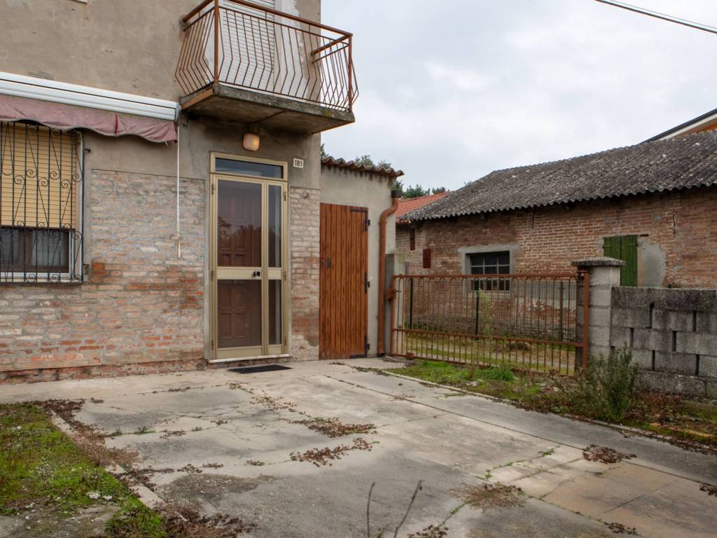 Casa indipendente a Bondeno in Via per Vigarano, 181 - Foto 2