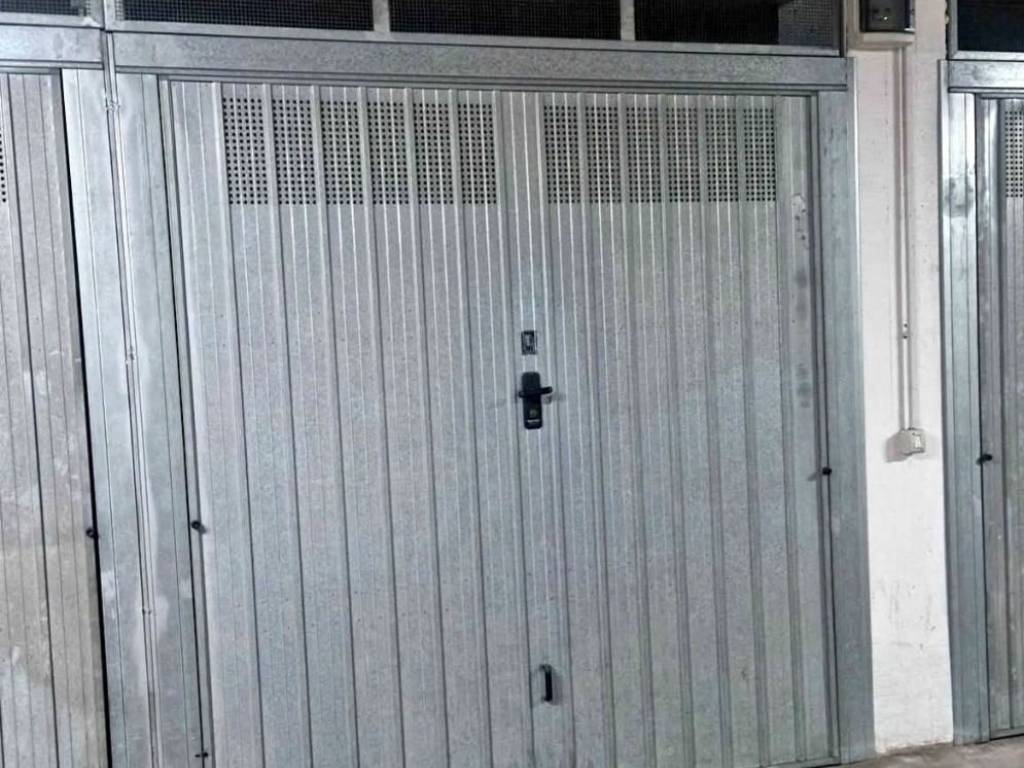 Box / garage a Aprilia in Via Calabria - Foto 2