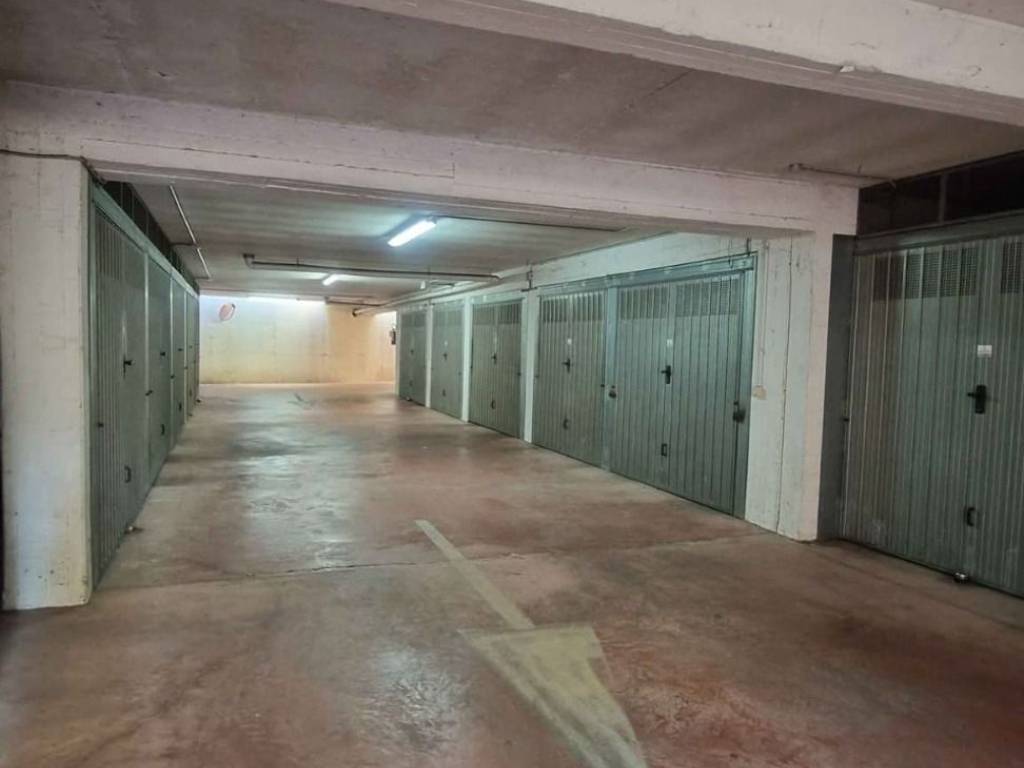 Box / garage a Aprilia in Via Calabria - Foto 3