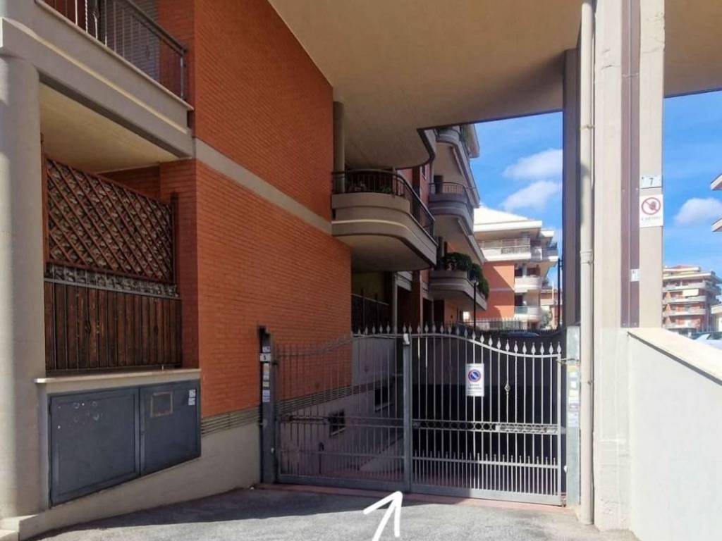 Box / garage a Aprilia in Via Calabria - Foto 5