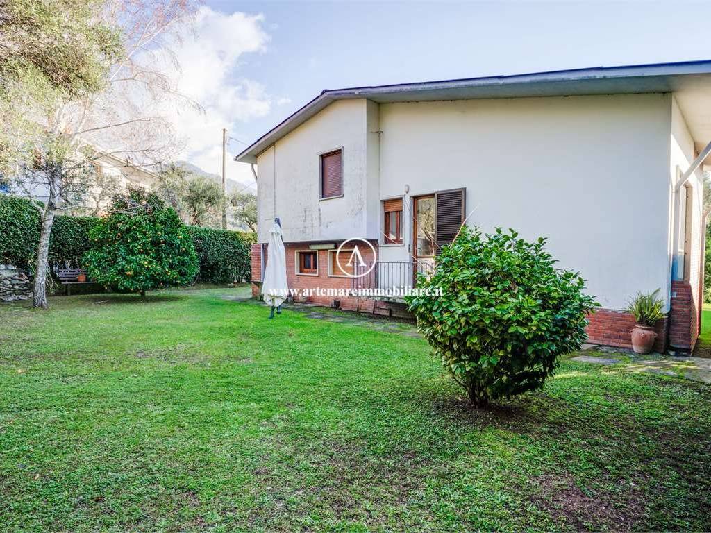 Villa a Seravezza in via alcide de gasperi , 93 - Foto 4