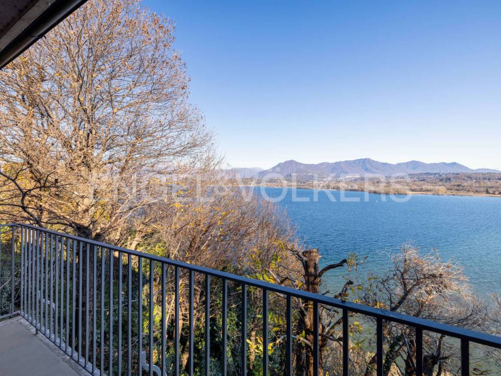 Villa a Ispra in Via Tana della Volpe, 412 - Foto 3