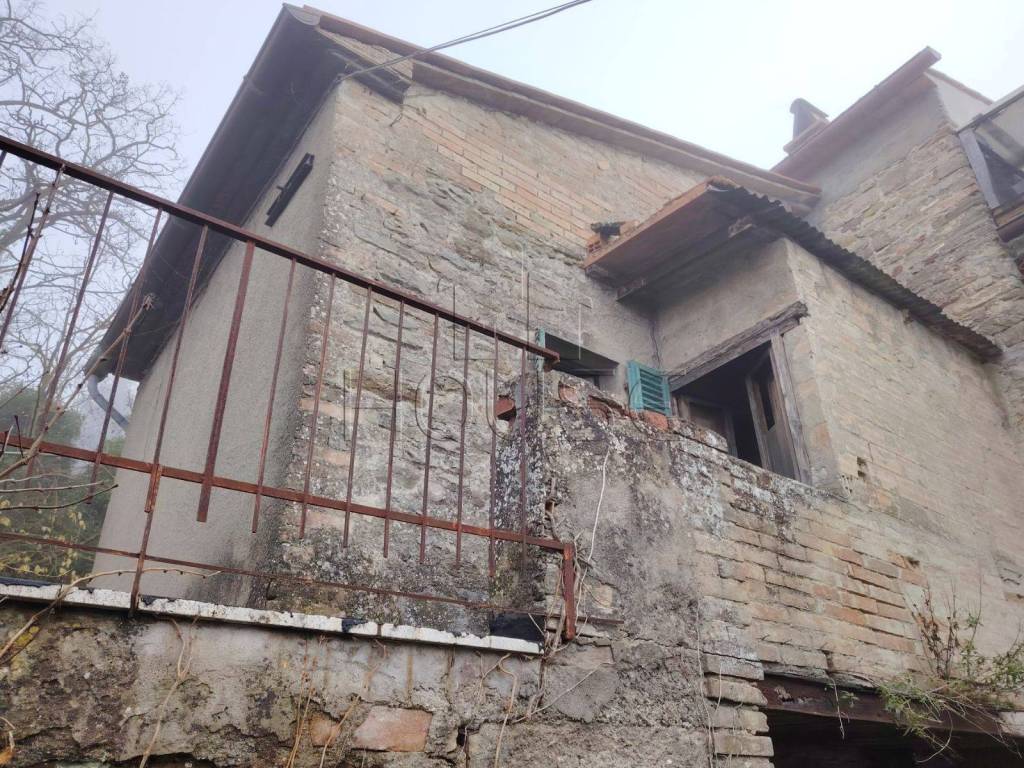 Rustico / casale a Città di castello in VOC. COLECCHIO - Foto 2