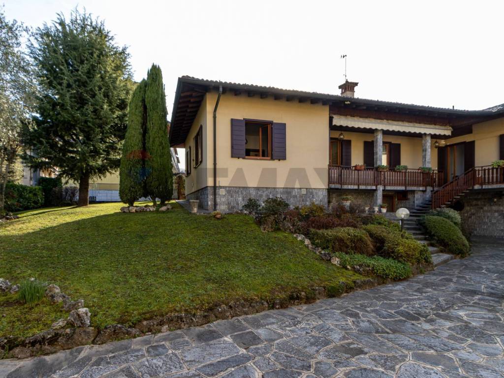Villa a Cassago brianza in Via Alessandro Volta - Foto 3