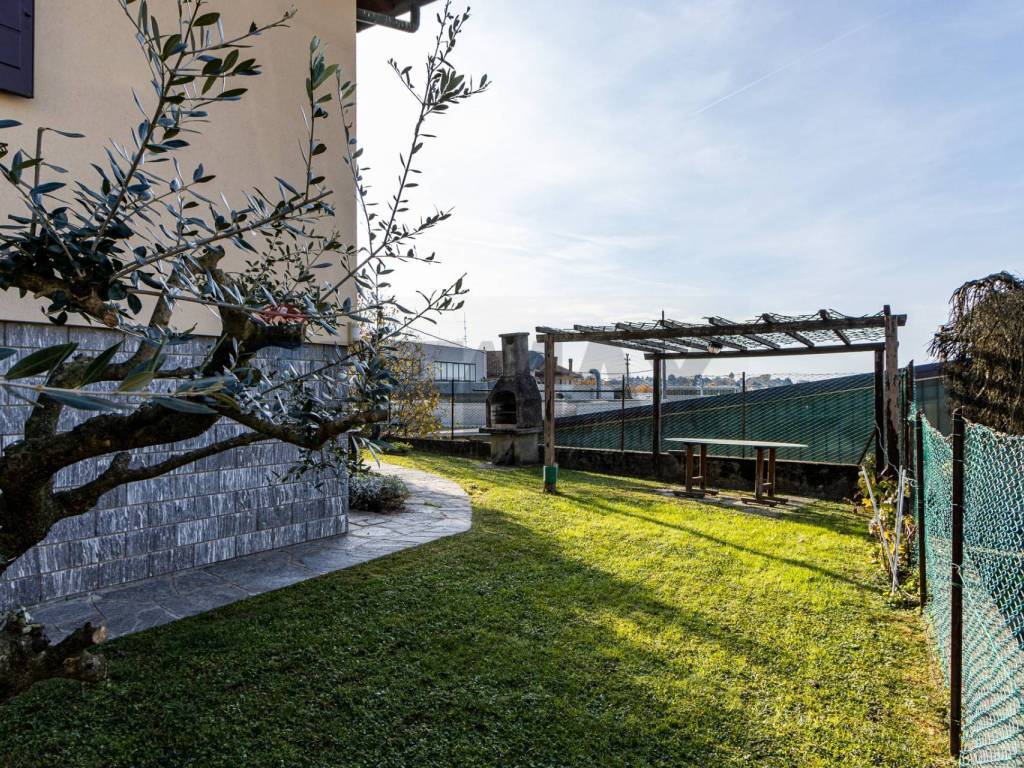 Villa a Cassago brianza in Via Alessandro Volta - Foto 4