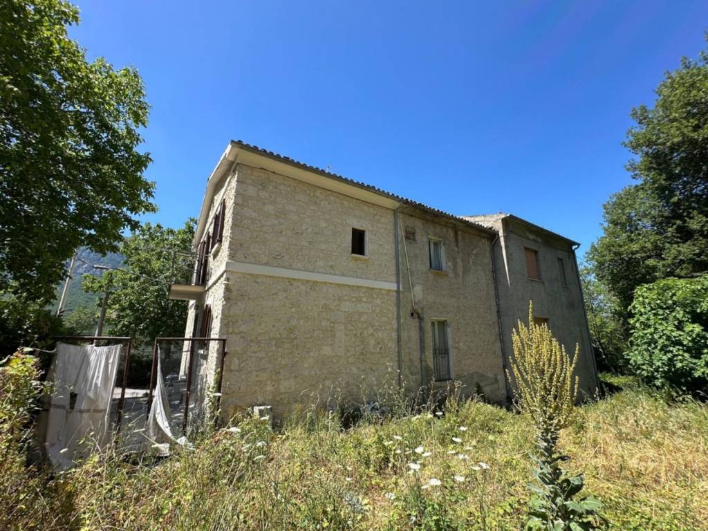 Casa indipendente a Caramanico terme in Contrada Canale - Foto 4