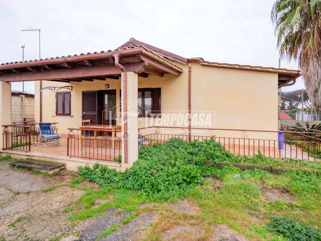 Villa a Fiumicino in Via della Stazione di Maccarese, Maccarese-Stazione - Foto 4