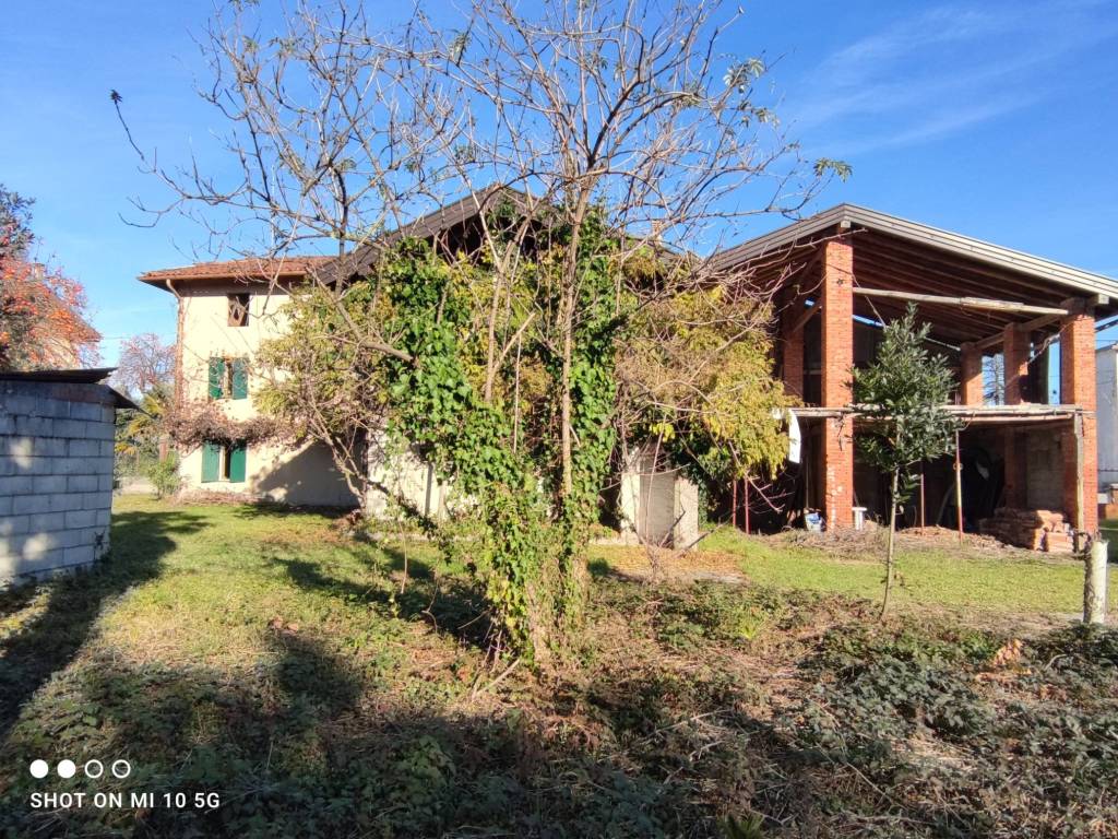 Rustico / casale a Manzano in Via Ludovico Ariosto, 5 - Foto 2