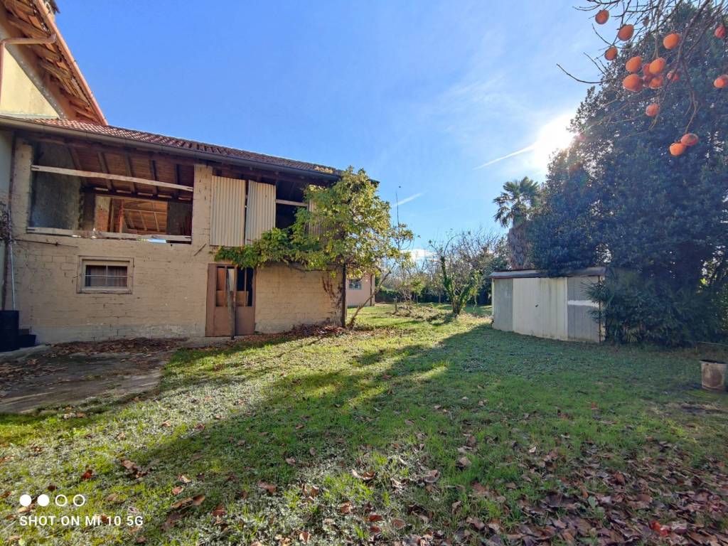 Rustico / casale a Manzano in Via Ludovico Ariosto, 5 - Foto 3