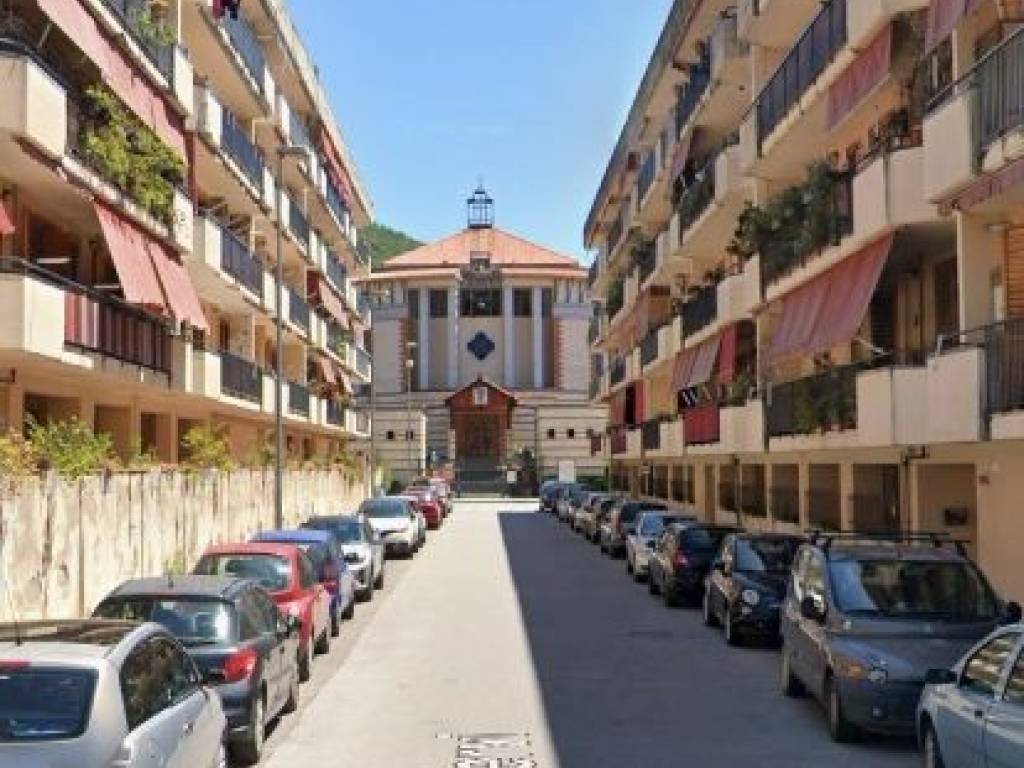 Appartamento a Salerno in Via Fratelli Cervi - Foto 2