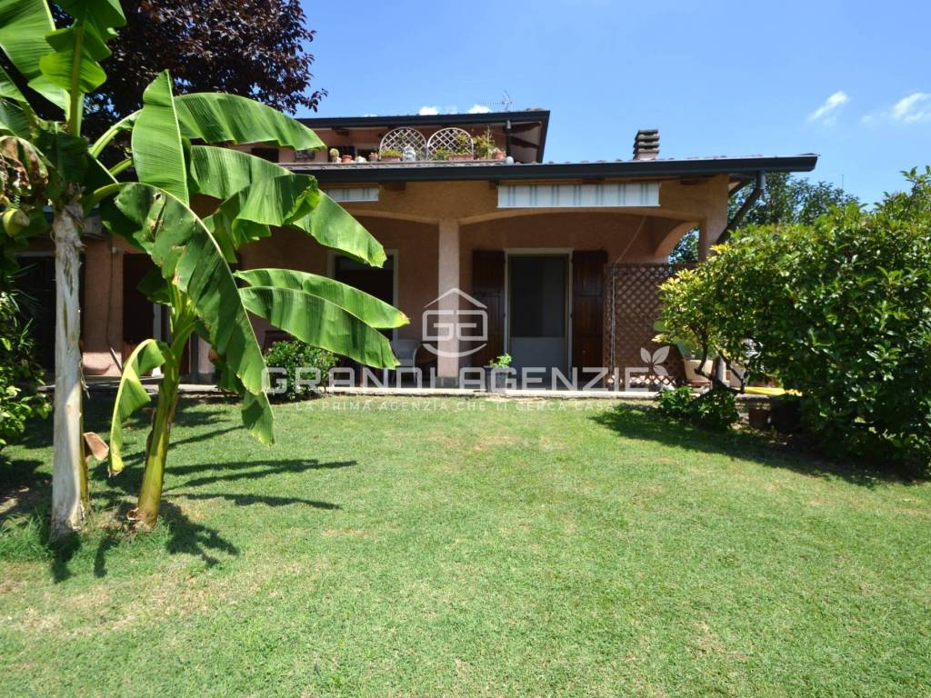 Villa a Montechiarugolo in Via Francesco Petrarca - Foto 2
