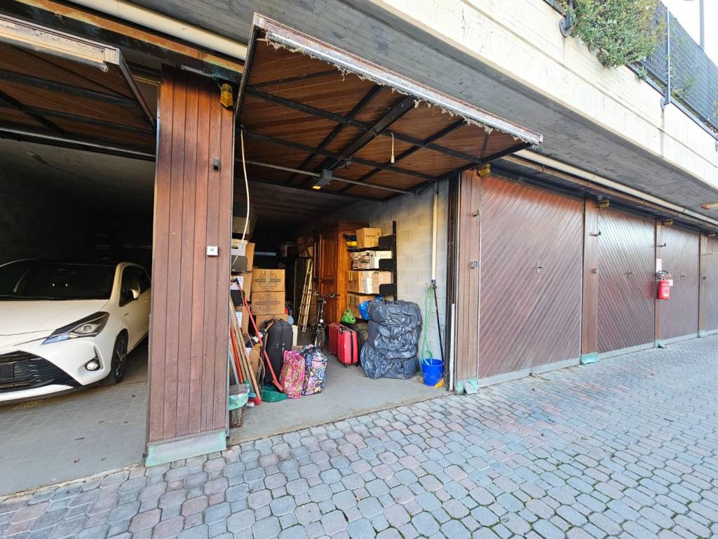 Box / garage a Bologna in Via Porrettana, 48 - Foto 2