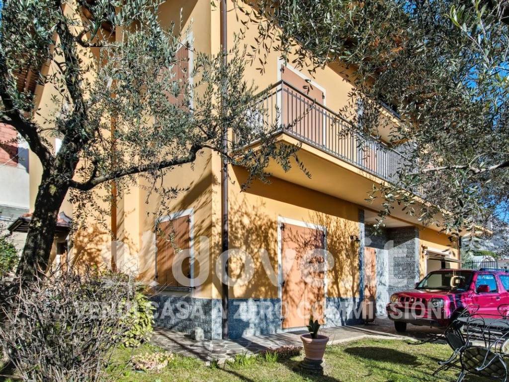 Villa a Predore in Via Sarnico, 36 - Foto 2
