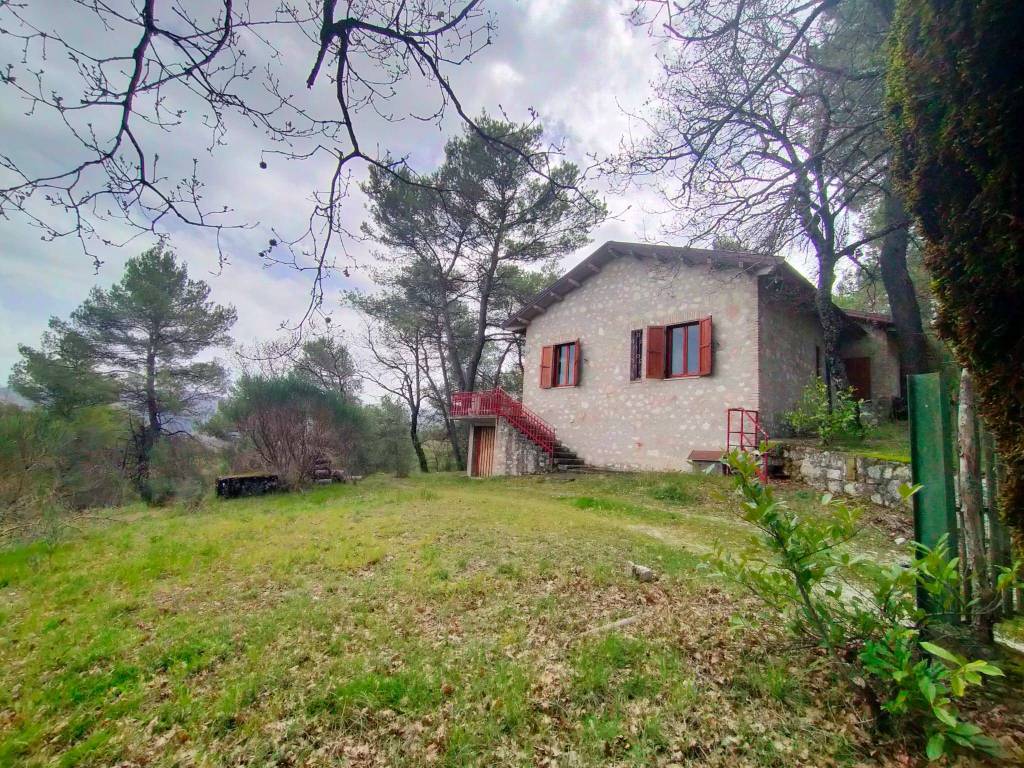 Casa indipendente a Spoleto in Strada Montelirossi - Foto 2