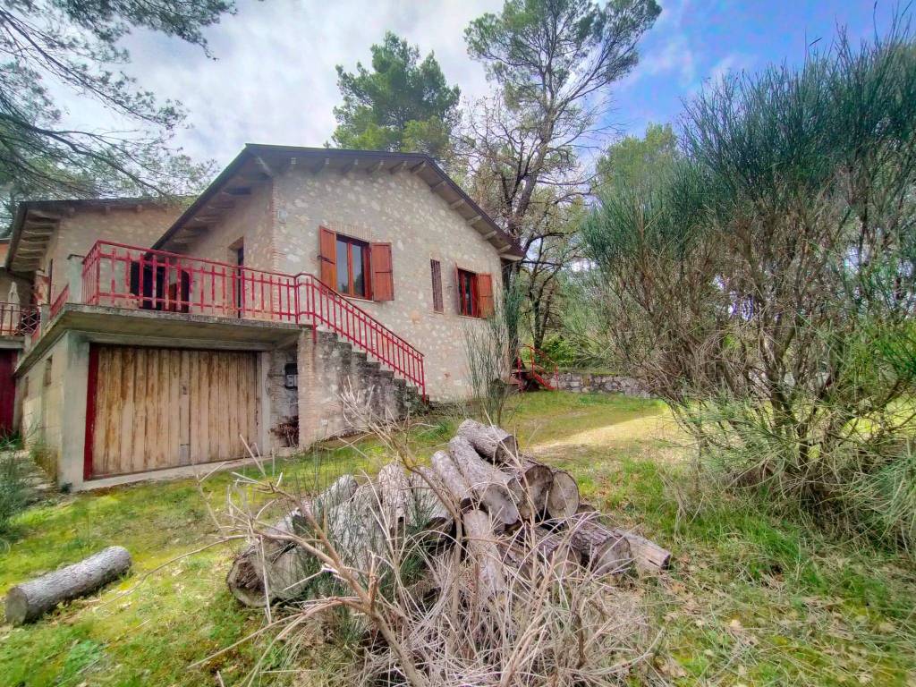 Casa indipendente a Spoleto in Strada Montelirossi - Foto 3
