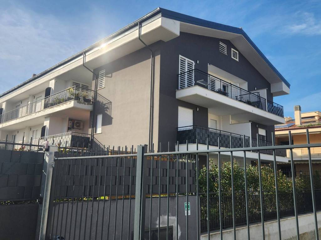 Appartamento a Ciampino in Via di Colle Oliva, 7 - Foto 2