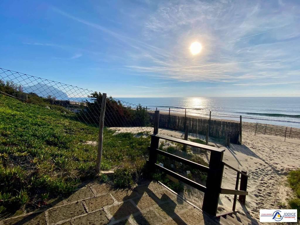 Villa a Sabaudia in Strada Lungomare Pontino, 10155 - Foto 4