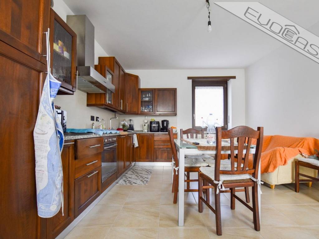 Casa indipendente a Pinerolo in Via Giovanni Amparore, 3 - Foto 2