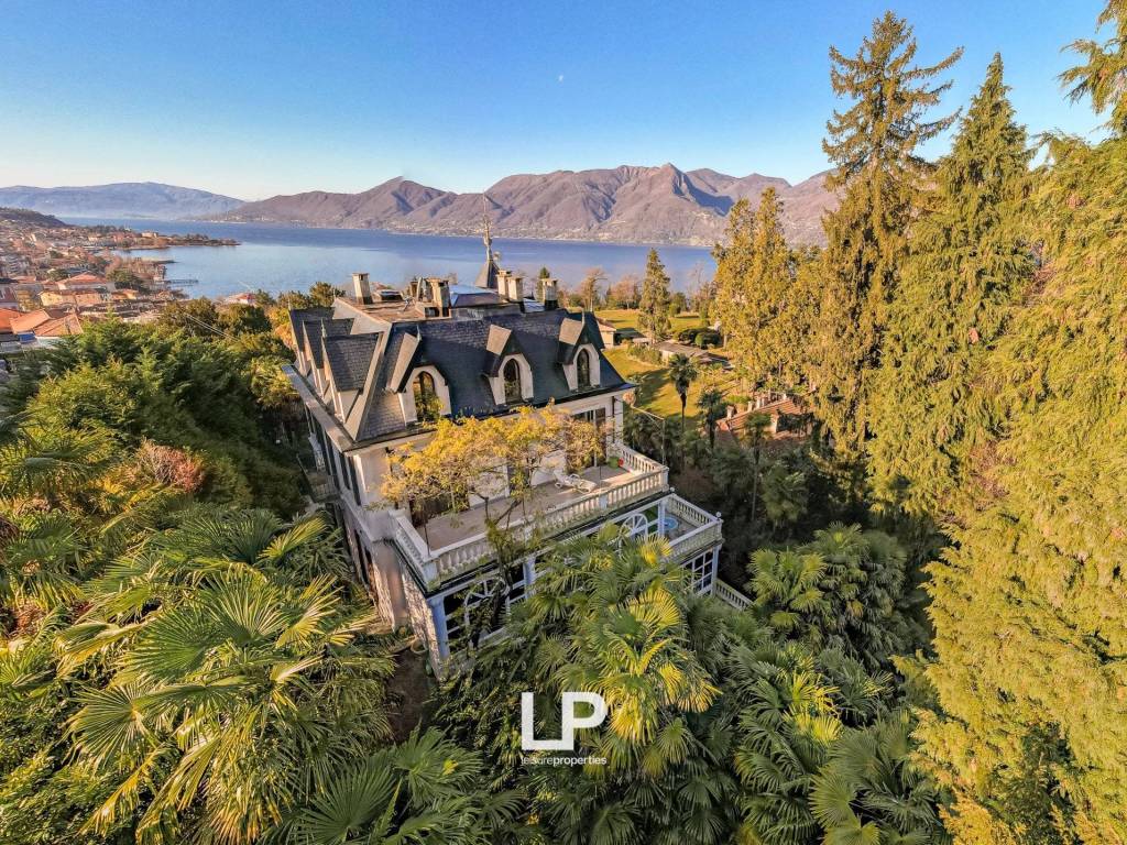 Villa a Luino in Via Lugano, 21A - Foto 2