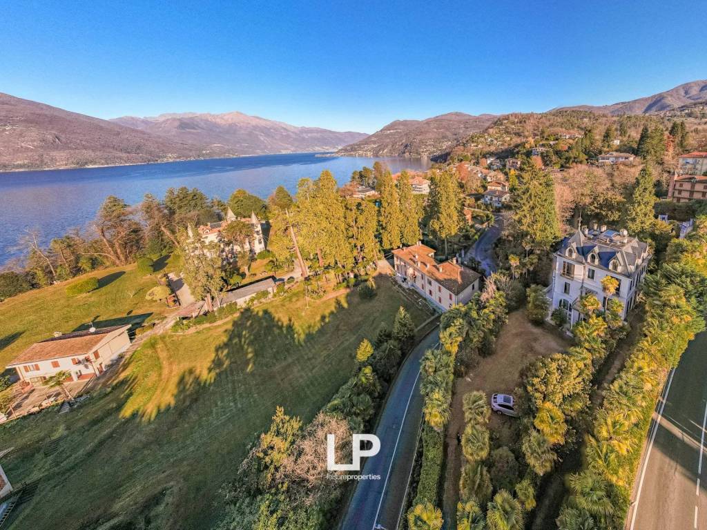 Villa a Luino in Via Lugano, 21A - Foto 3
