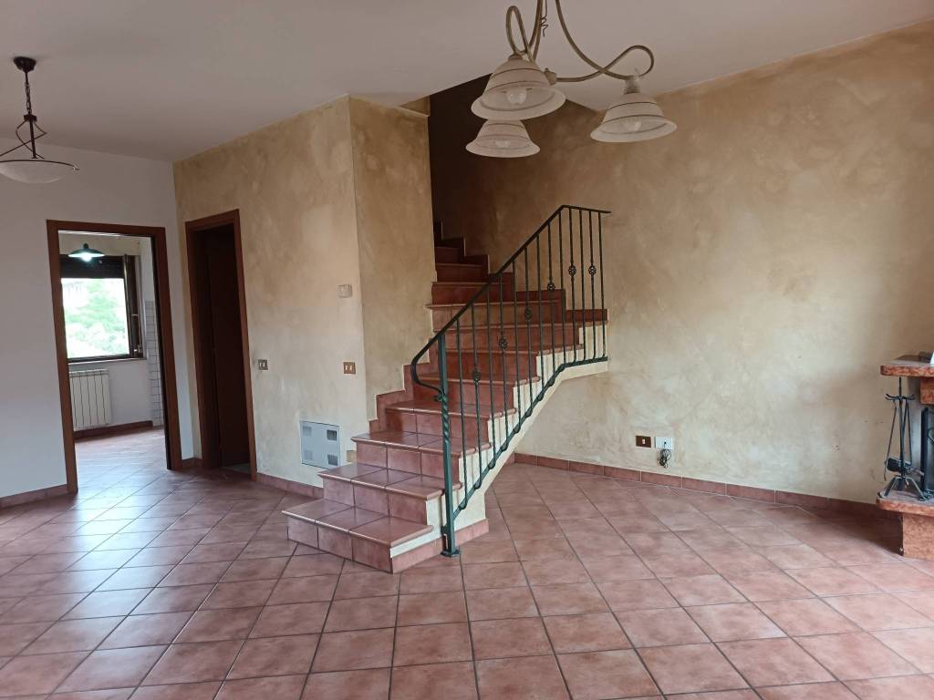 Appartamento a Colleferro in Via dei Larici - Foto 2
