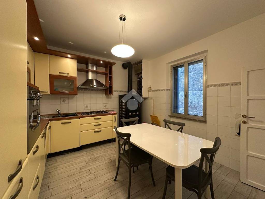 Palazzo / stabile a Viterbo in Via zuccari, 184 - Foto 5