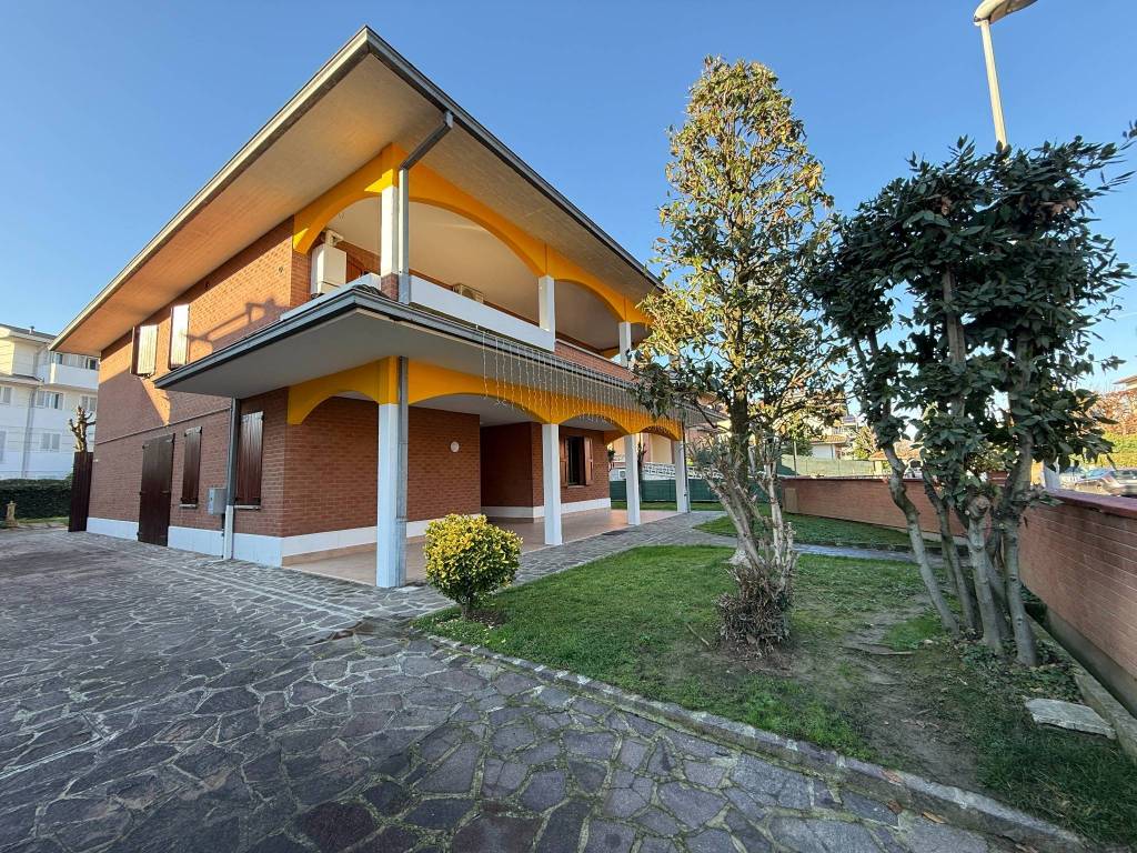 Villa a Castelnuovo rangone in Via Lombardia, 37 - Foto 2