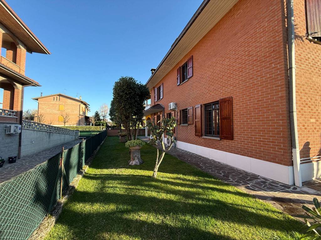 Villa a Castelnuovo rangone in Via Lombardia, 37 - Foto 5
