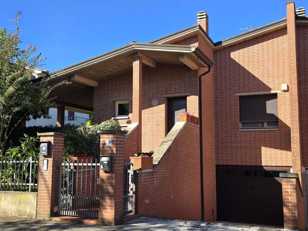 Villetta a schiera a Castel san pietro terme in Via Maria Montessori, 3 - Foto 2