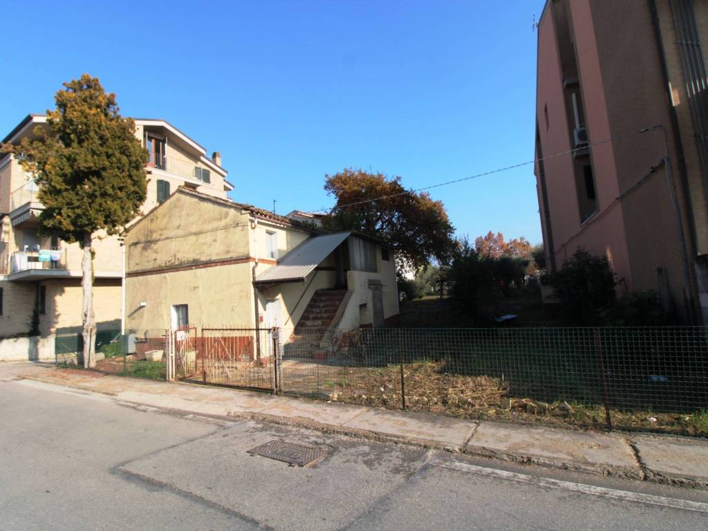 Casa indipendente a Montecosaro in Via Marche, 40 - Foto 2