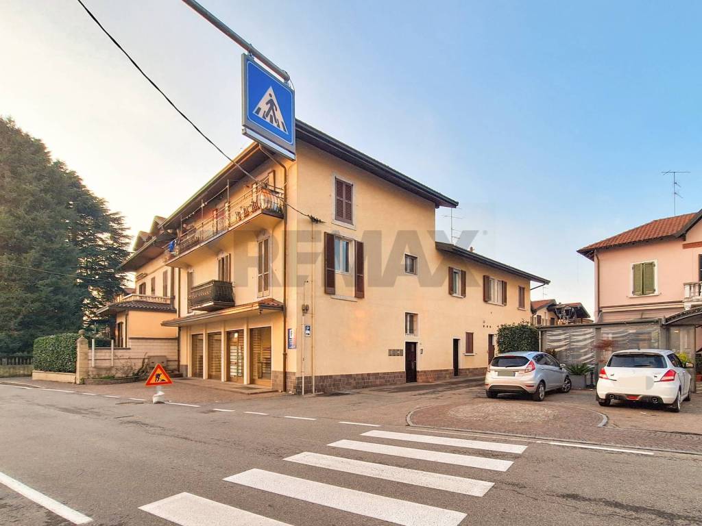 Appartamento a Castronno in VIA CAVOUR, 17 - Foto 2