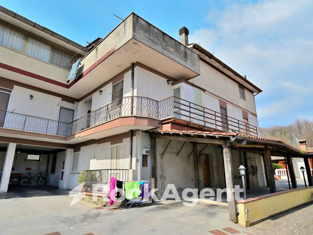 Appartamento a Lariano in Via Vittoria Colonna, 31 - Foto 2