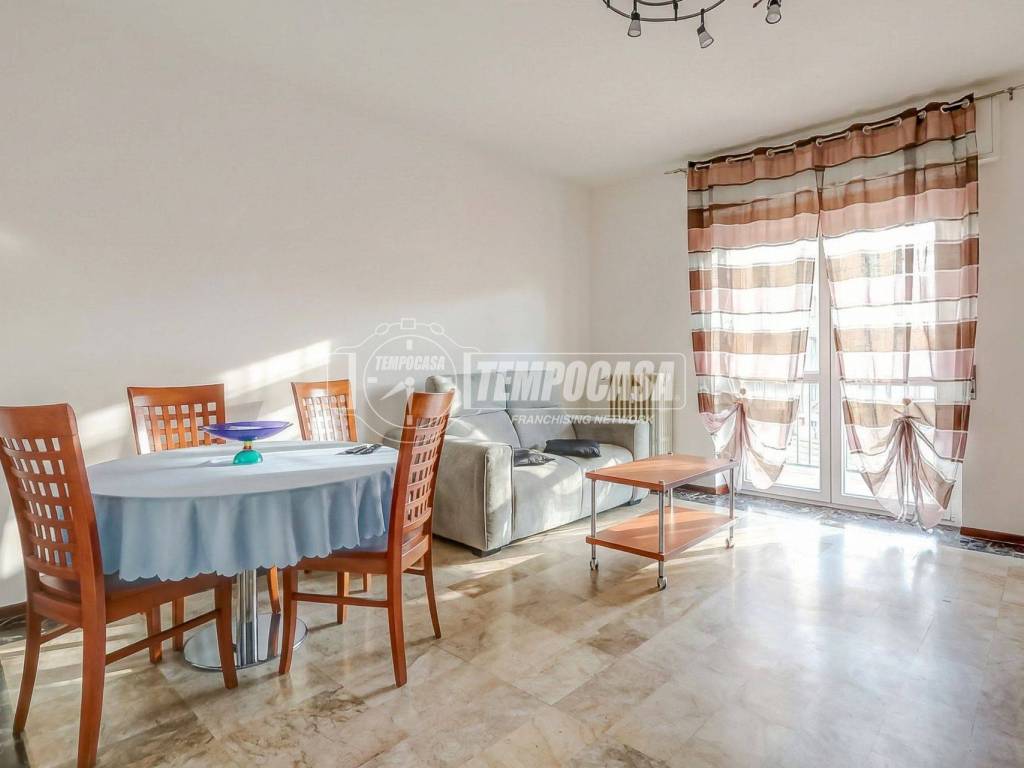 Appartamento a Luino in Via Vittorio Veneto 30/B - Foto 4