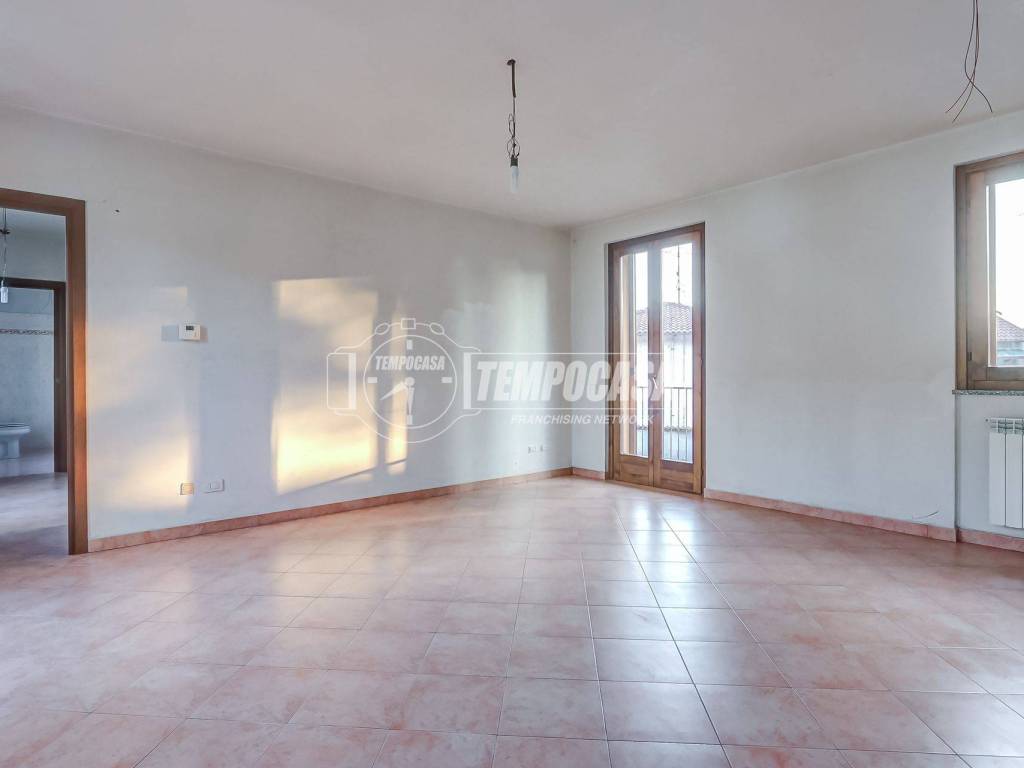 Appartamento a Castano primo in Viale IV Novembre 7 - Foto 2