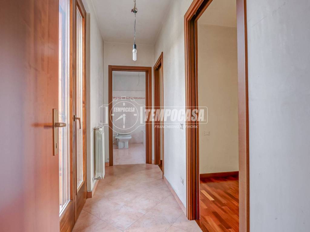 Appartamento a Castano primo in Viale IV Novembre 7 - Foto 5