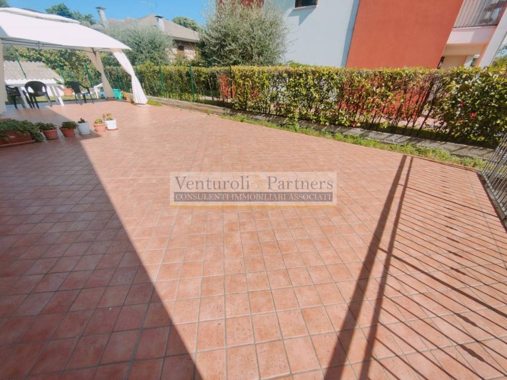 Villa a Castiglione delle stiviere in Viale S. Longhi - Foto 3