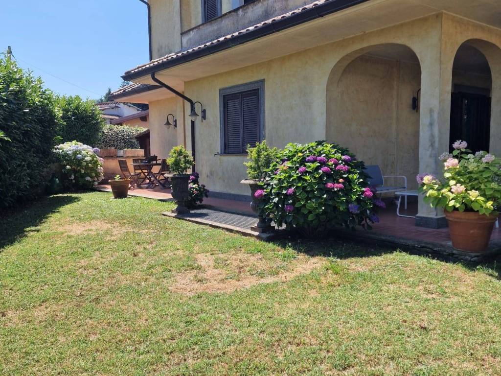 Appartamento a Rocca di papa in Via dei Chiusini, 16 - Foto 2