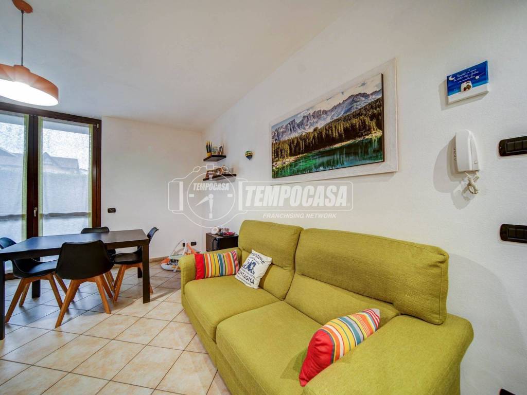 Appartamento a Carnago in Via Fratelli Cervi 5 - Foto 2