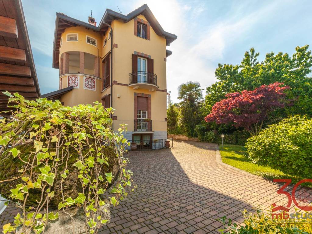 Villa a Tradate in Via Monte Asolone - Foto 2