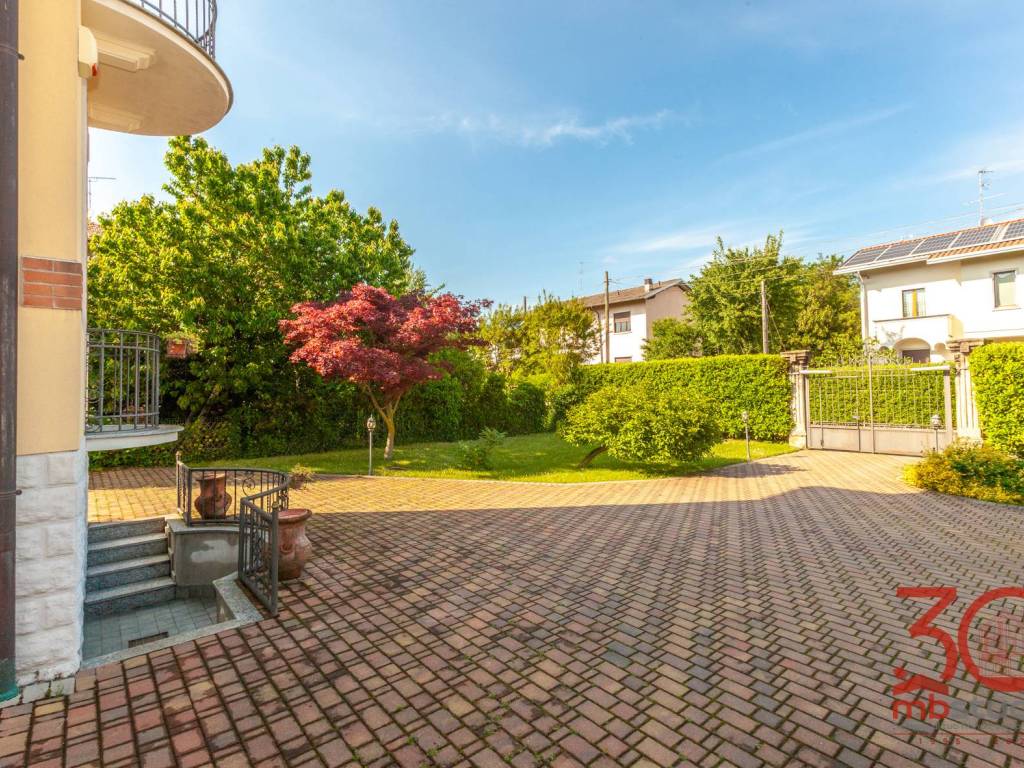 Villa a Tradate in Via Monte Asolone - Foto 4