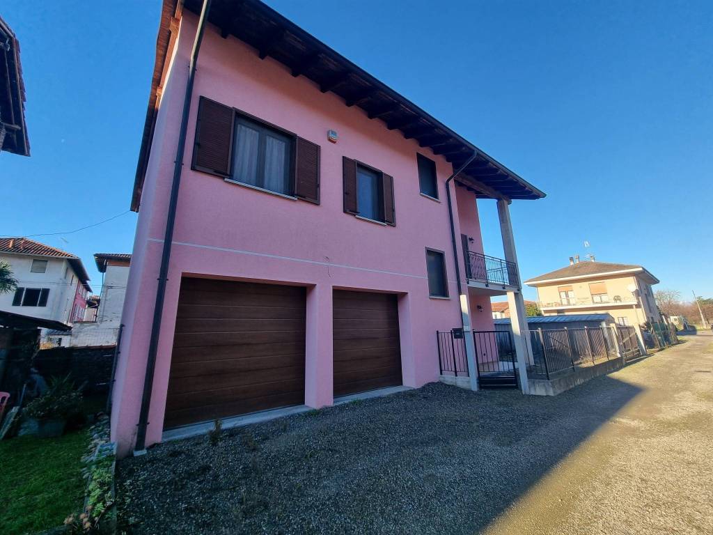 Casa indipendente a Fara novarese in Via Giuseppe Mazzini, 9 - Foto 2