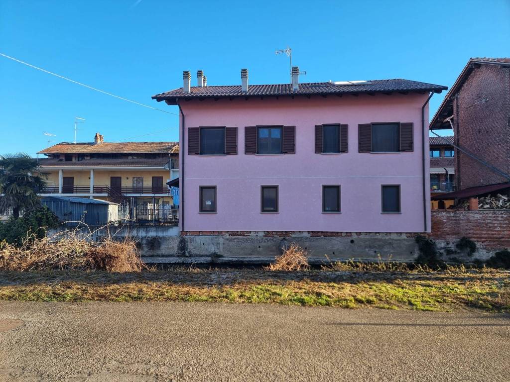 Casa indipendente a Fara novarese in Via Giuseppe Mazzini, 9 - Foto 4