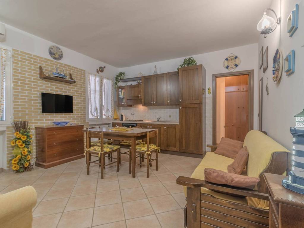 Appartamento a Ceriale in Lungomare Armando Diaz, 166 - Foto 4